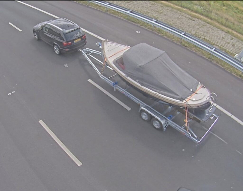 Boottransport Friesland onderweg met boot op trailer