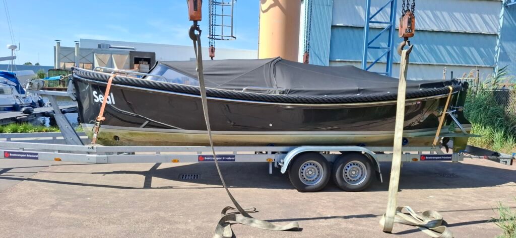 Boottransport Friesland Seafury 760 van Sneek naar Sassenheim