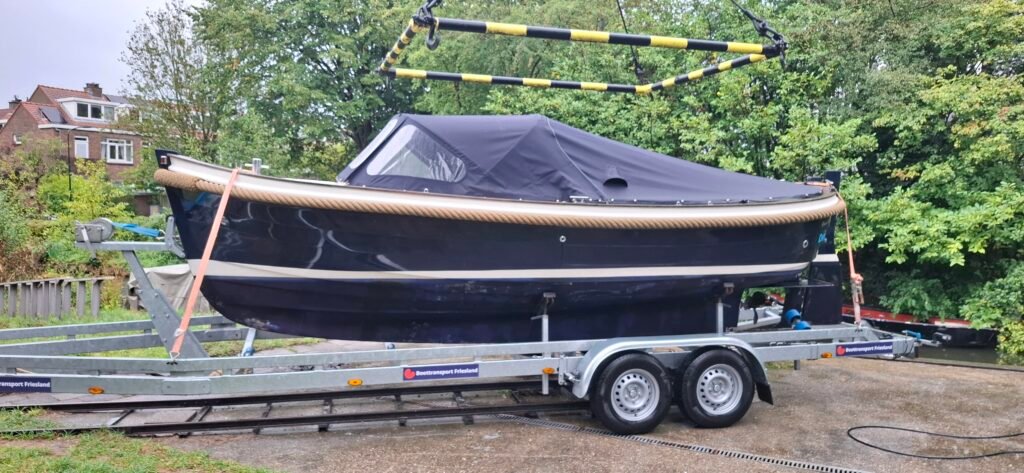 Bootvervoer Damarin 640 van Den Haag naar Sneek door Boottransport Friesland