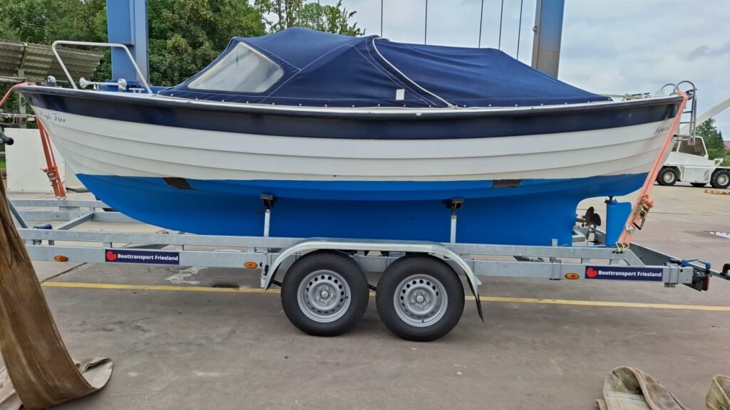 Bootvervoer Saga 20 van Dronten naar Zevenhuizen door Boottransport Friesland